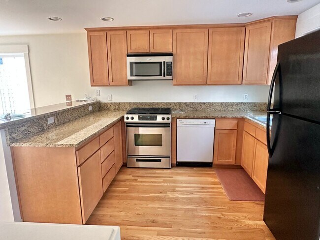 Building Photo - Lovely 3 bed Townhome in Pinehurst neighbo...