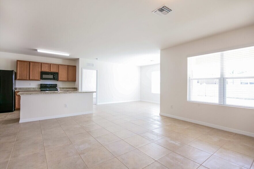 Building Photo - 218 SE 8th St