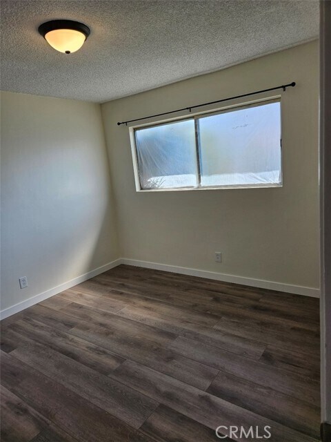 Building Photo - 124 W Cherry Ave