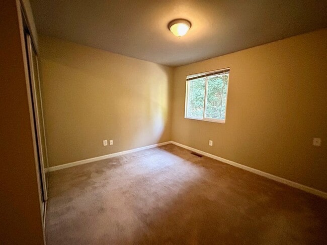 Building Photo - Kirkland Home