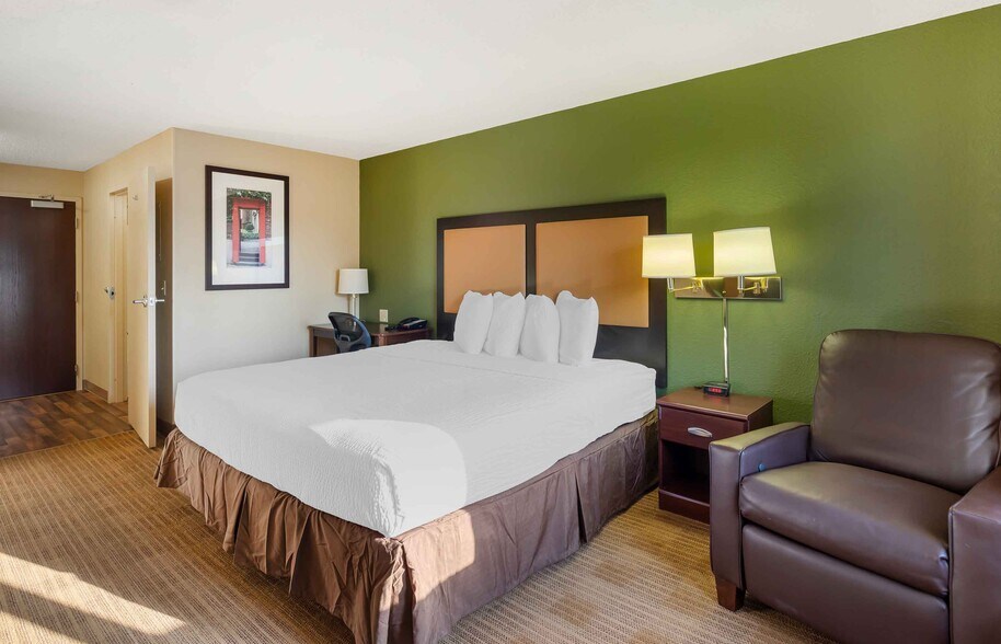 Building Photo - Furnished Studio-Chicago - Vernon Hills - ...