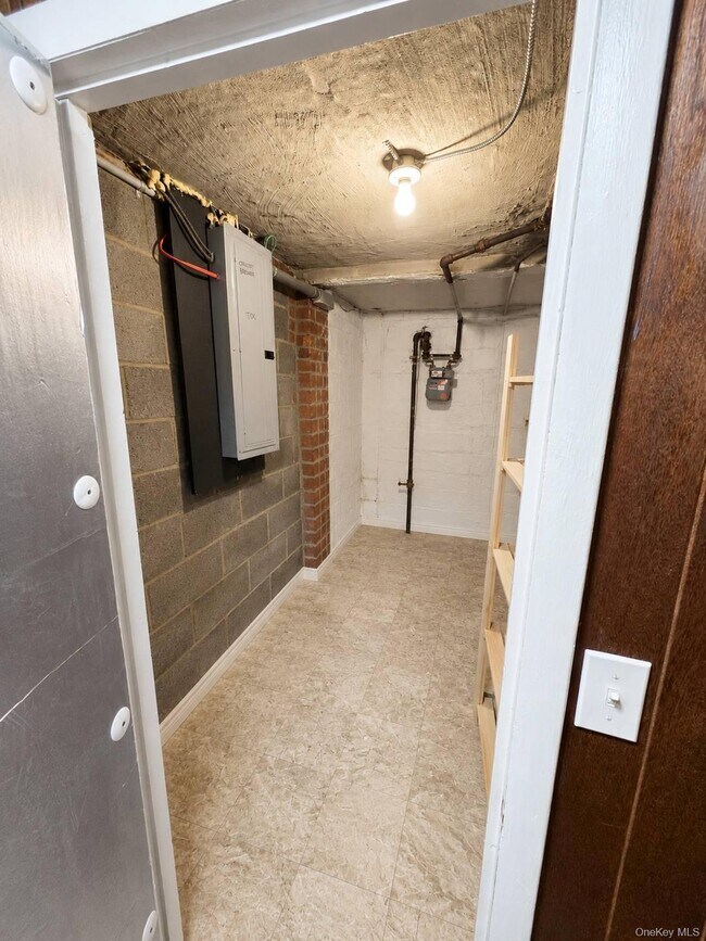 Building Photo - 552 Manor Ridge Rd