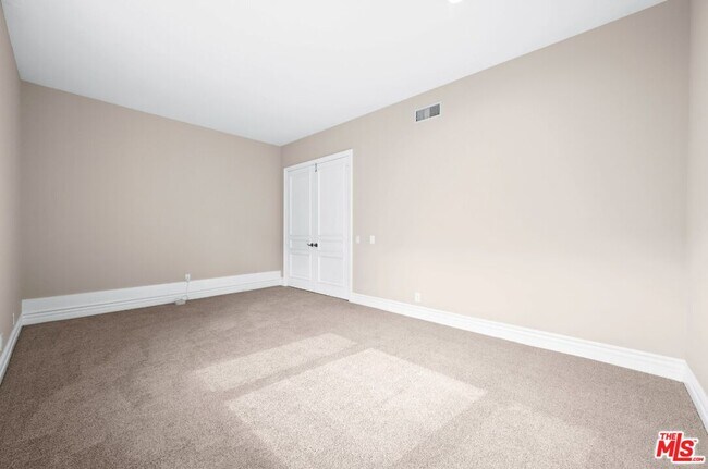Building Photo - 11221 Briarcliff Ln