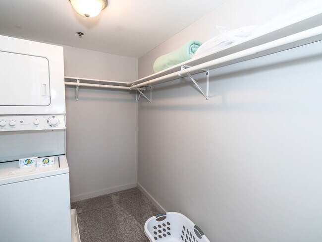 Building Photo - 127 Greyrock Pl