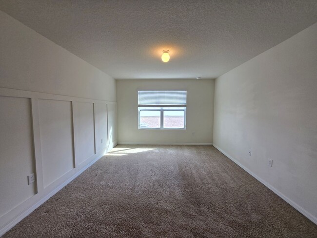 Building Photo - 4  bedroom 2 bath Home for Rent  in the He...