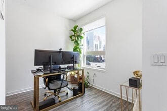 Building Photo - 2006 Northbank Pl