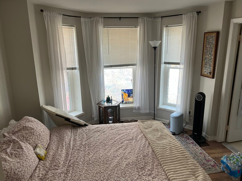 Bedroom 1 (includes en suite bath) - 1124 25th St NW