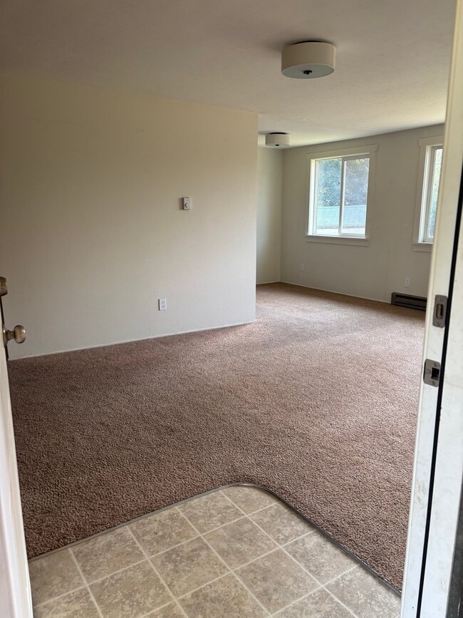 Building Photo - 705 Hidden Ln