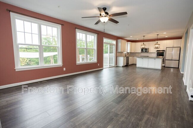 Building Photo - 2425 Morgans Point Dr