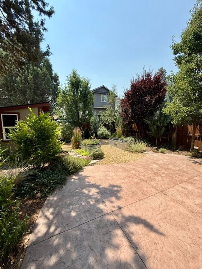 Building Photo - 20441 Aberdeen Dr