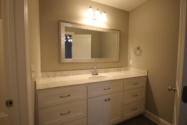 Building Photo - 704 Cobblestone Dr