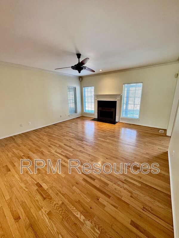 Building Photo - 6213 N Woodcreek Ct