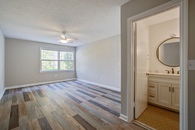 Building Photo - 1805 Chelwood Cir