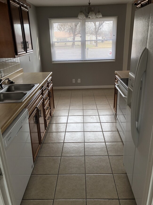 Building Photo - ***Coming available in April - showings start April 6th***