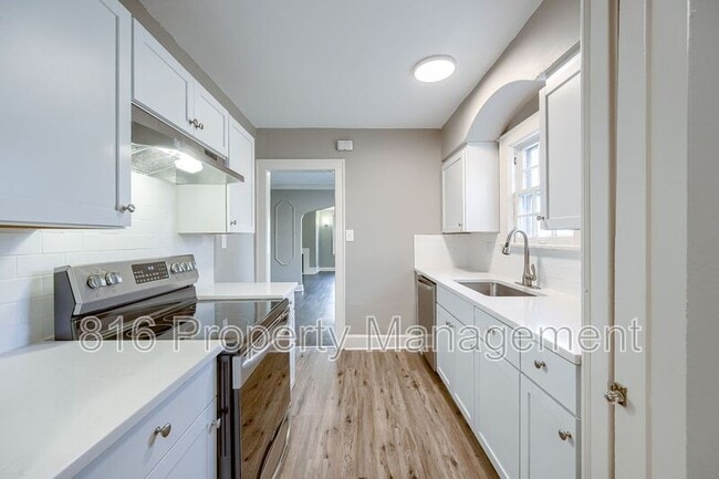 Building Photo - 2819 E 63rd St