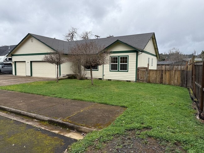 Building Photo - Beautiful 3 bedroom 2 bath house in Cottage Grove!