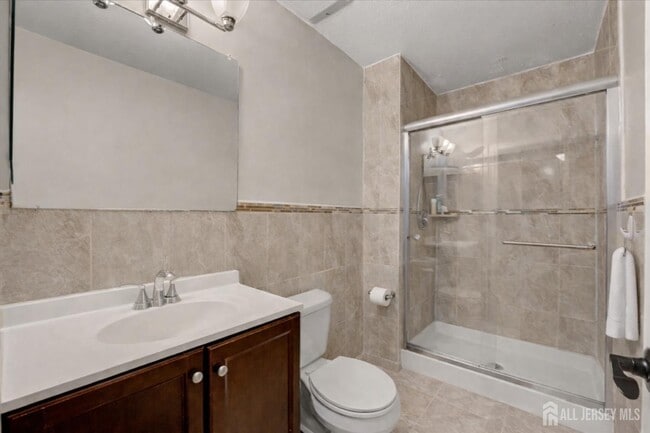 Building Photo - 306 Bromley Pl