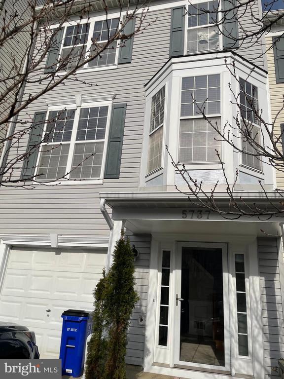 Building Photo - 5729 Goldfinch Ct