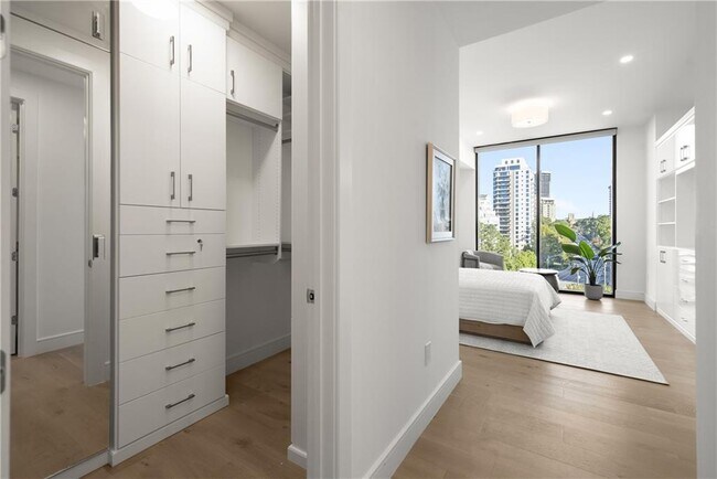 Building Photo - 2425 Peachtree Rd NE