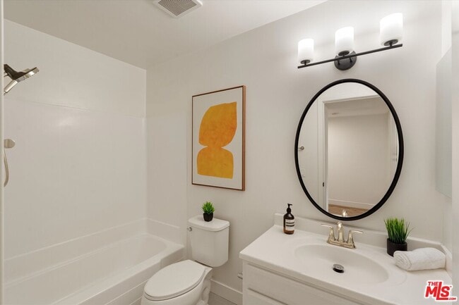 Building Photo - 2516 Arizona Ave