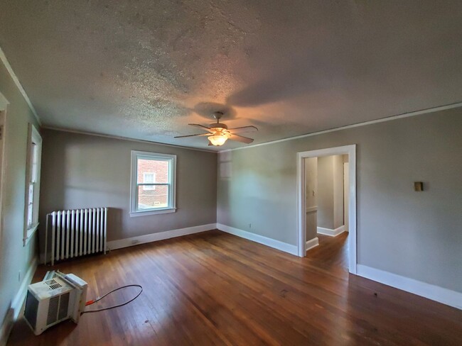 Building Photo - BH-P2P1418-1