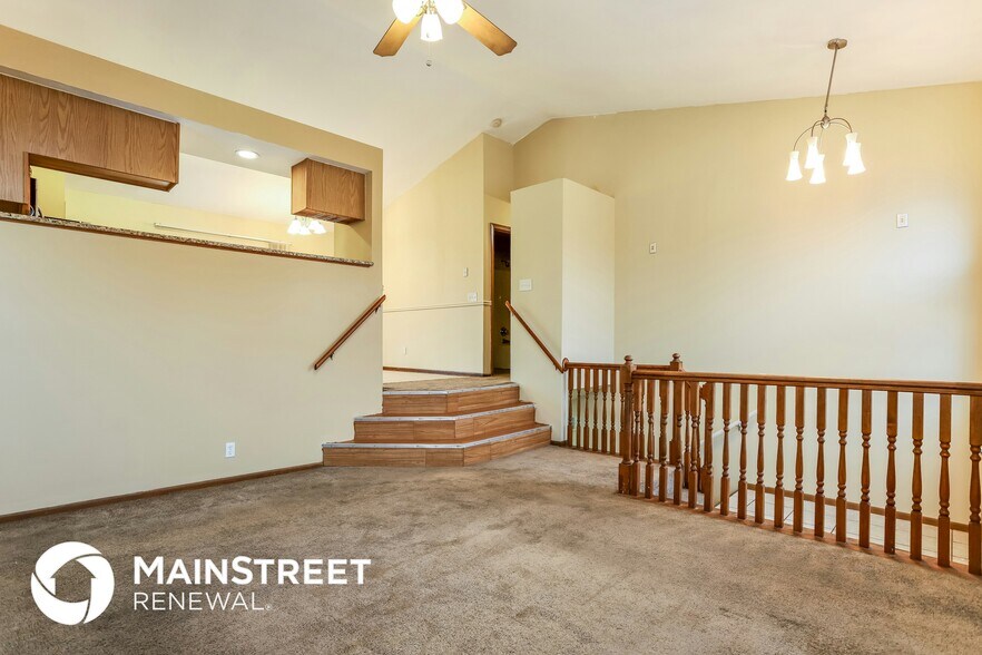 Building Photo - 2 Aspen Pointe Dr