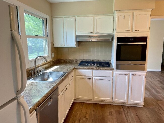 Building Photo - 401 Castlewood Ln