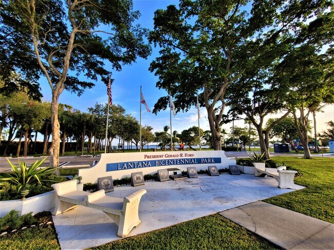 Building Photo - 300 Waterway Dr S