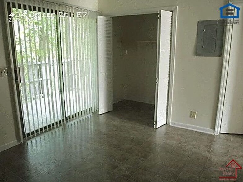 Building Photo - 404 Oriole Dr