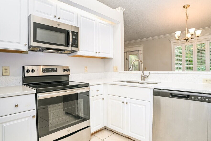 Building Photo - 9552 Glenn Abbey Way