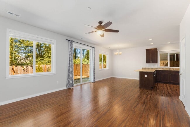 Building Photo - Stylish Everett Home Near Boeing – Modern ...