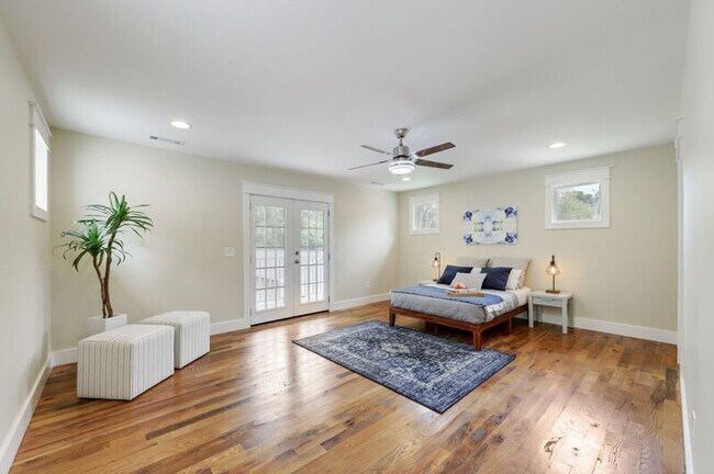 Building Photo - 1332 Lischey Ave