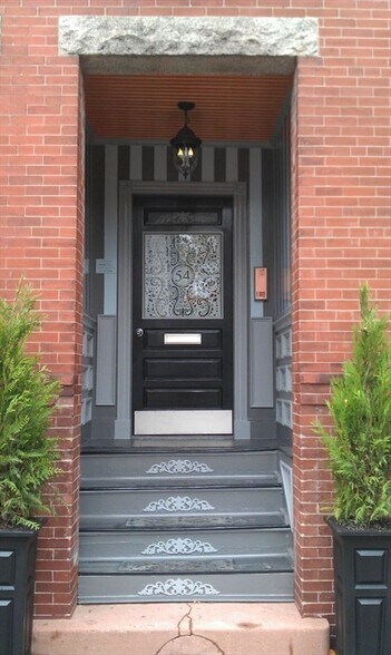 Building Photo - 54 Saxton St