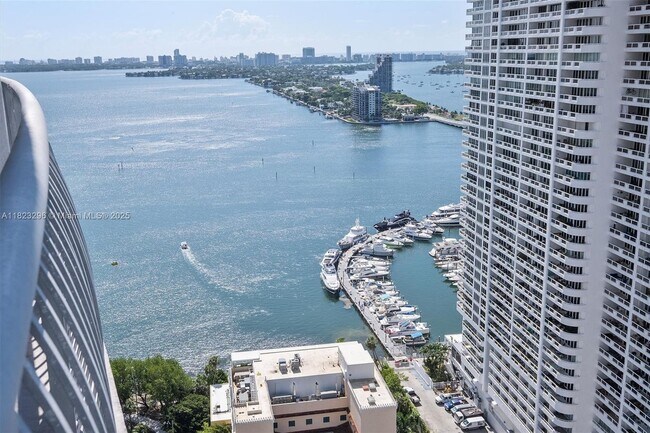 Building Photo - 1750 N Bayshore Dr