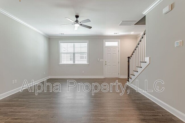 Building Photo - 105 Remount Way