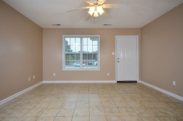 Building Photo - Cloverdale Apartments