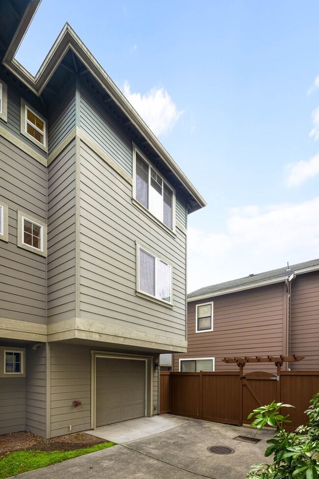 Building Photo - 3424 34th Ave W