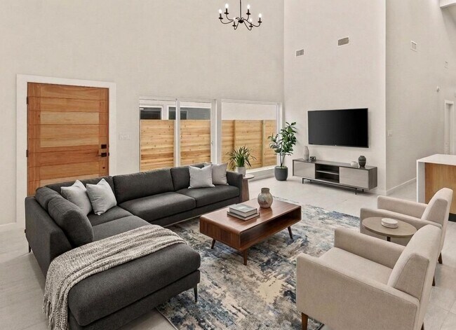 Building Photo - 200 S Cynthia St