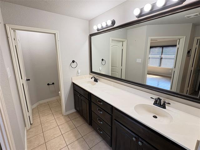 Building Photo - 5900 Shiner Dr