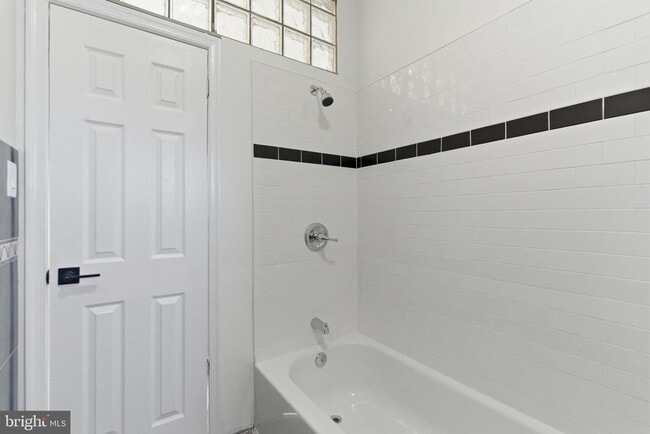 Building Photo - 2738 Poplar St