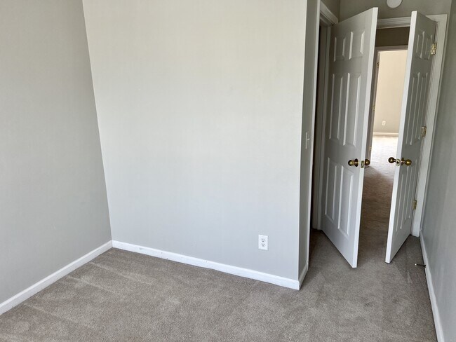 Building Photo - 280 Swaying Pine Ct