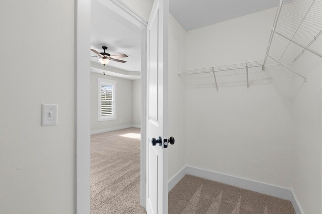 Building Photo - Townhome in Hampstead!