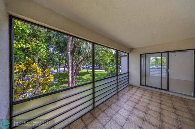 Building Photo - 2300 S Cypress Bend Dr