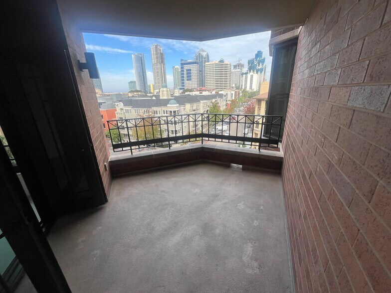 Patio off Living Room - 500 W Harbor Dr