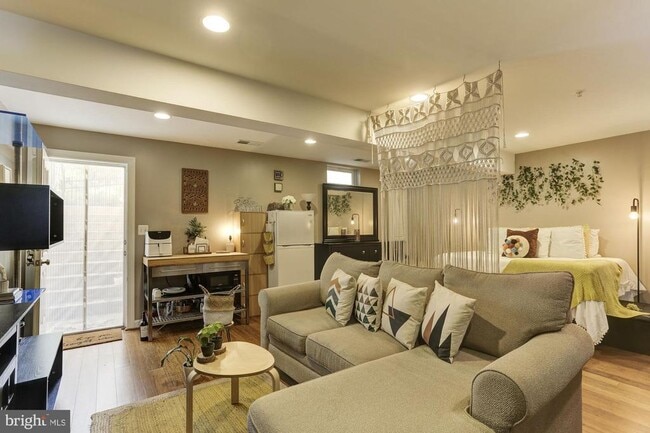 Building Photo - 1715 Chiswick Ct