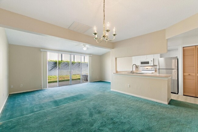 Building Photo - Welcome to Island Club Resort! Spacious 3-bedroom 3-bathroom Townhouse!