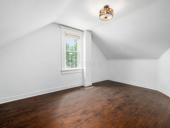 Building Photo - 1091 S Washington Ave