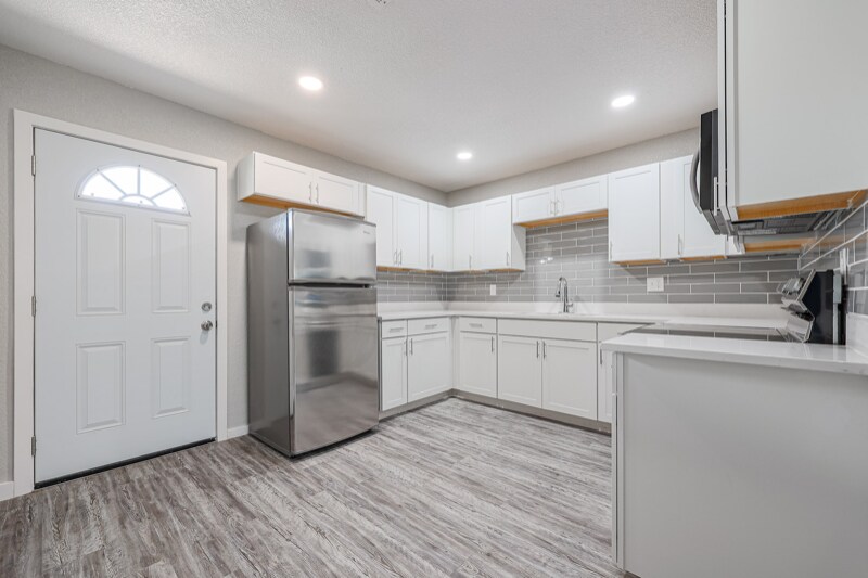 Primary Photo - 1159 W Drummer Ave