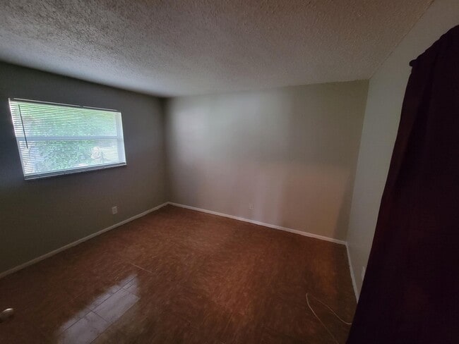 Building Photo - 3135 Pine Tree Ave