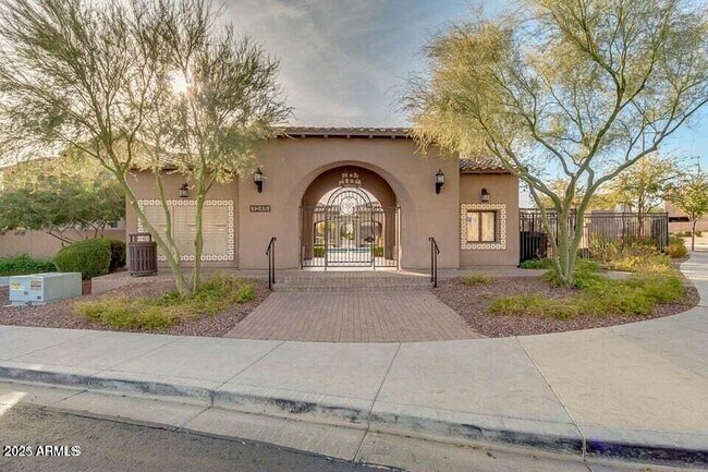 Building Photo - 15837 S 11th Way